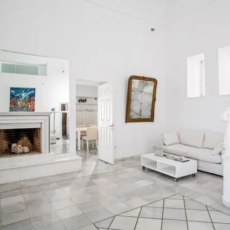 Charming With Private Pool And Parking